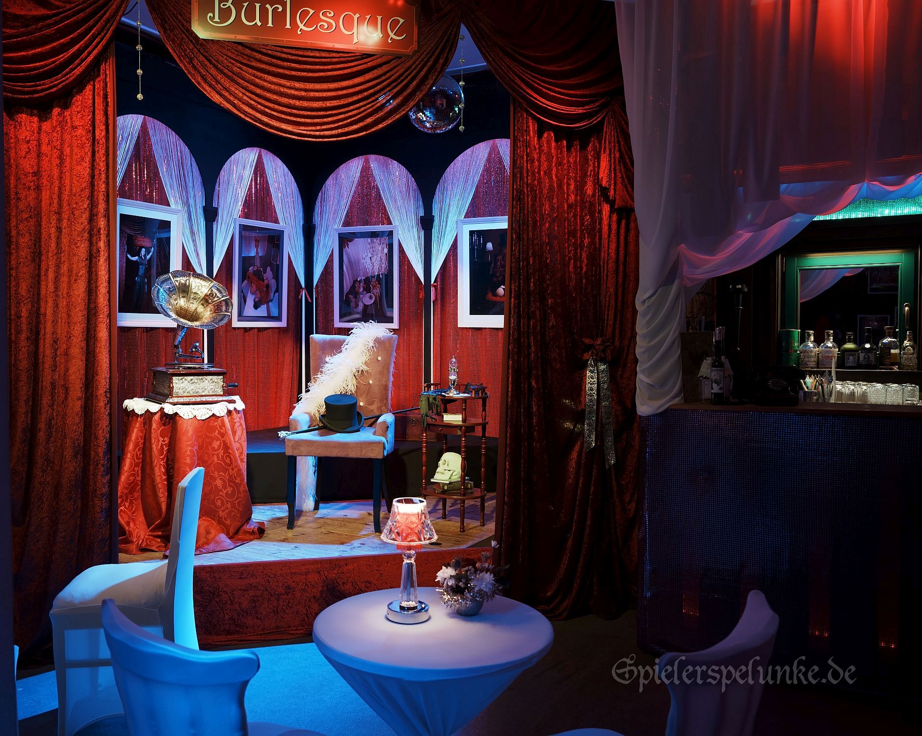die burlesque buehne der spielerspelunke zum salon advent