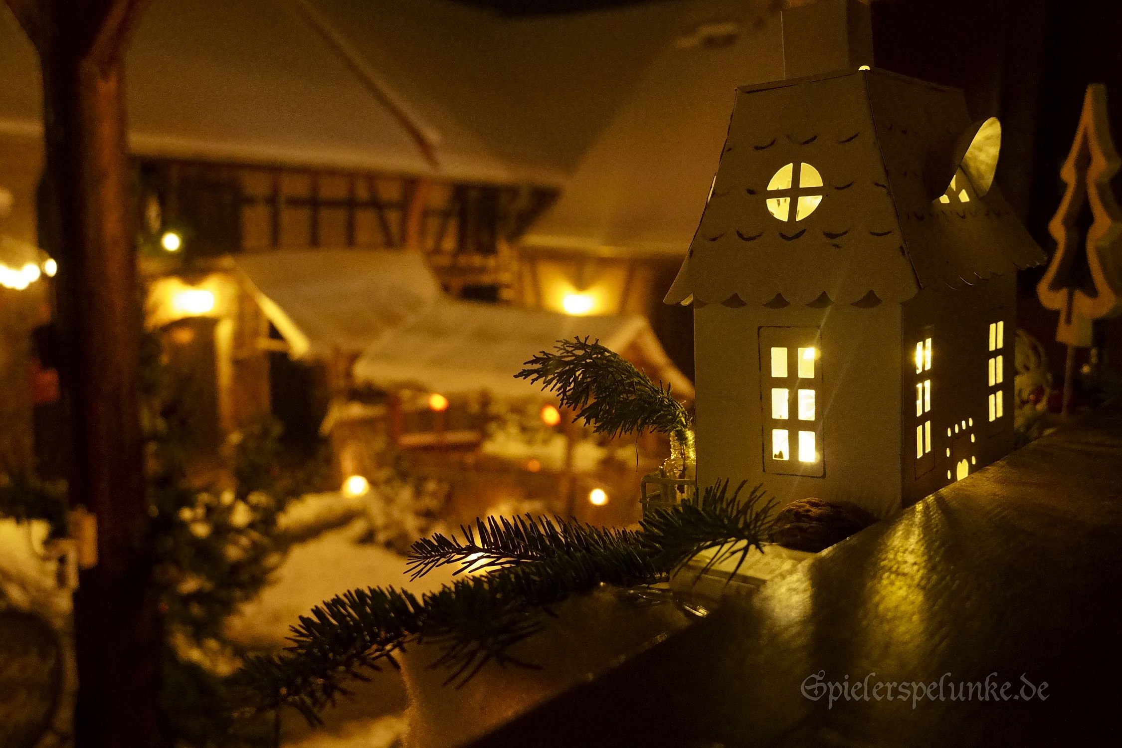 verschneiter innenhof der spielerspelunke zur salon-advent-cafe-spielerei