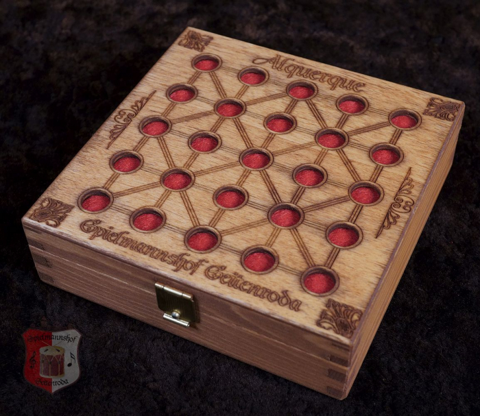 reisespiel holzspielesammlung holzschatule glasspielsteine historische brettspiele alquerque kono muehle spielerspelunke