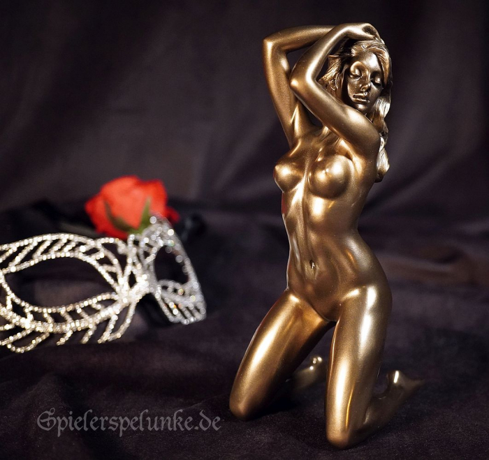 akt bronze erotik figur frau nackt kniend arme zum kopf gehoben spielerspelunke