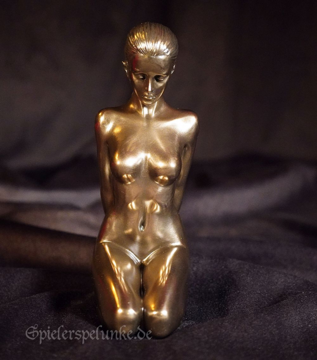 akt bronze erotik figur frau nackt kniend mit pferdeschwanz spielerspelunke