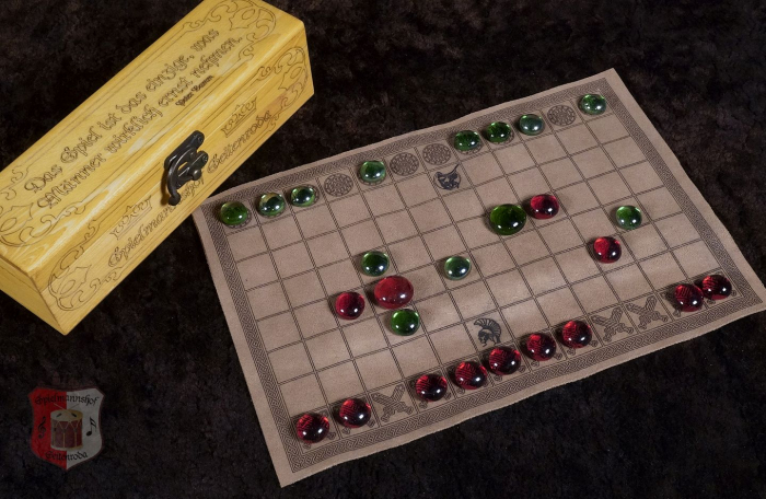 reisespiel lederspiel holzspielesammlung holzschatule glasmurmeln historische brettspiele fanorona latrunculi spielerspelunke