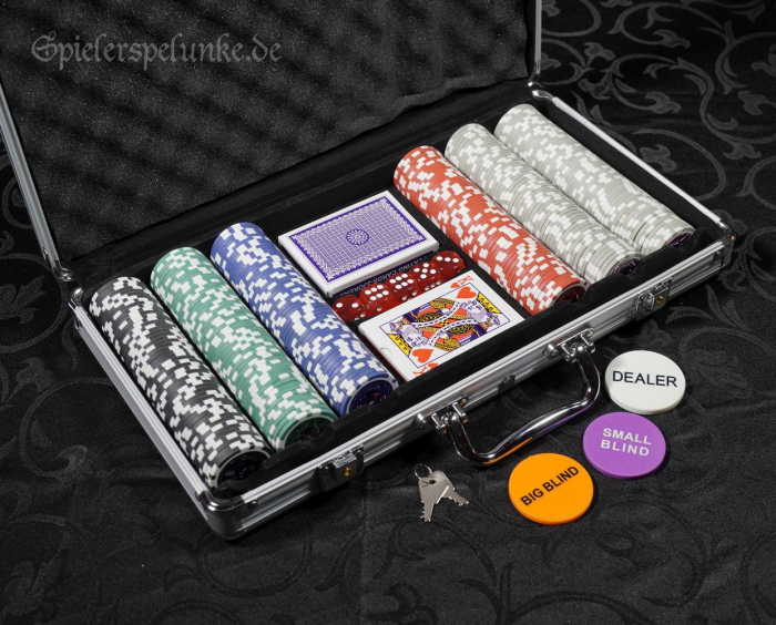 pokerset aluminiumkoffer pokerchips pokerkarten casino würfel spielerspelunke
