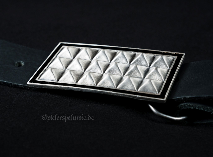 Gürtelschnalle Gothic Punk Nieten Pyramiden spielerspelunke