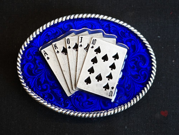 Gürtelschnalle spielkarten pik blau