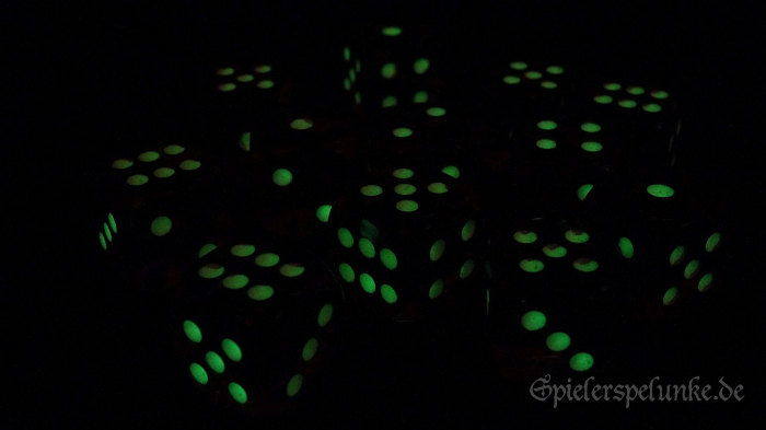 würfel kunststoff transparent lila fluoreszierend spielerspelunke