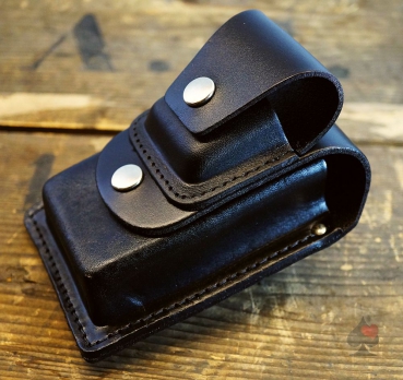 biker leder guerteltasche zigaretten feuerzeug
