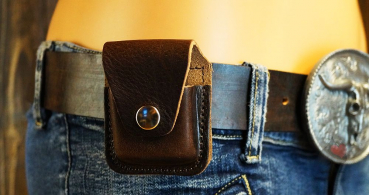 biker leder guerteltasche zigaretten feuerzeug