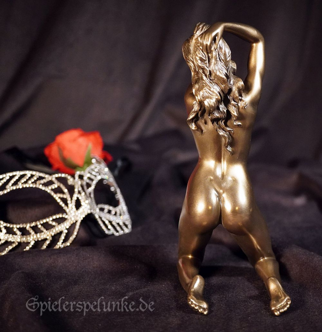akt bronze erotik figur frau nackt kniend arme zum kopf gehoben spielerspelunke
