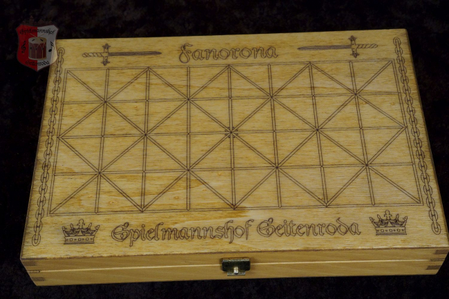 reisespiel holzspielesammlung holzschatule glasspielsteine historische brettspiele latrunculi fanorona festungsspiel spielerspelunke