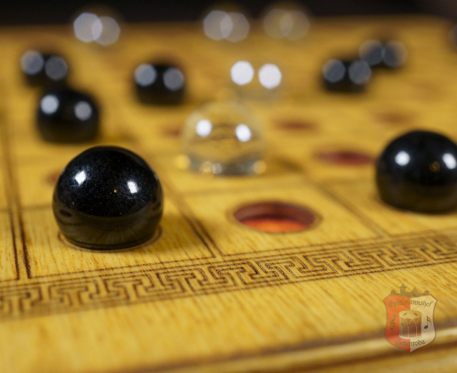 reisespiel holzspielesammlung holzschatule glasmurmeln historische brettspiele surakarta ludus latrunculorum fanorona spielerspelunke