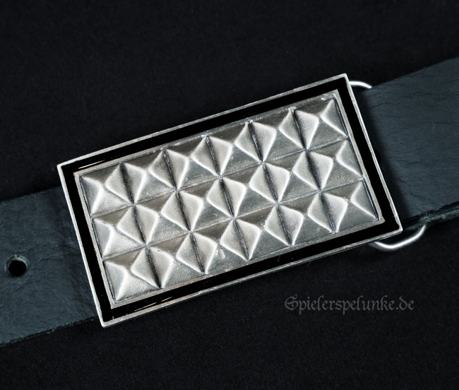 Gürtelschnalle Gothic Punk Nieten Pyramiden spielerspelunke