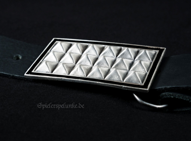 Gürtelschnalle Gothic Punk Nieten Pyramiden spielerspelunke