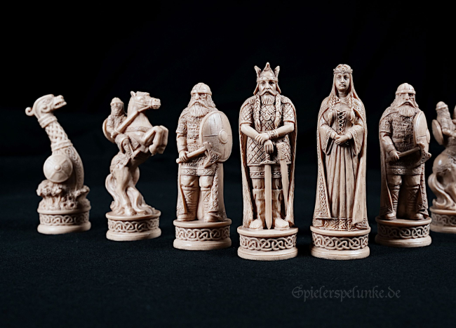 historische schachfiguren wikinger holzfarben elfenbeinfarben spielerspelunke